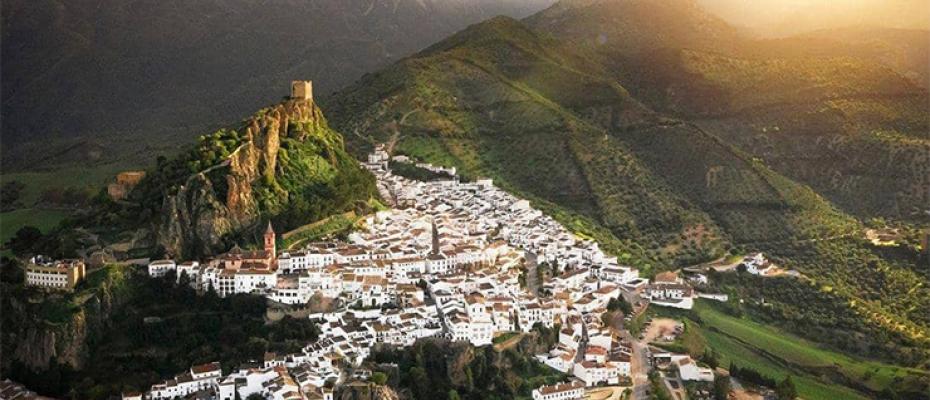 البلدة الإسبانية التي عزلت نفسها عن العالم الخارجي