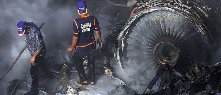 Pakistan’da yolcu uçağı düştü: 97 kişi hayatını kaybetti
