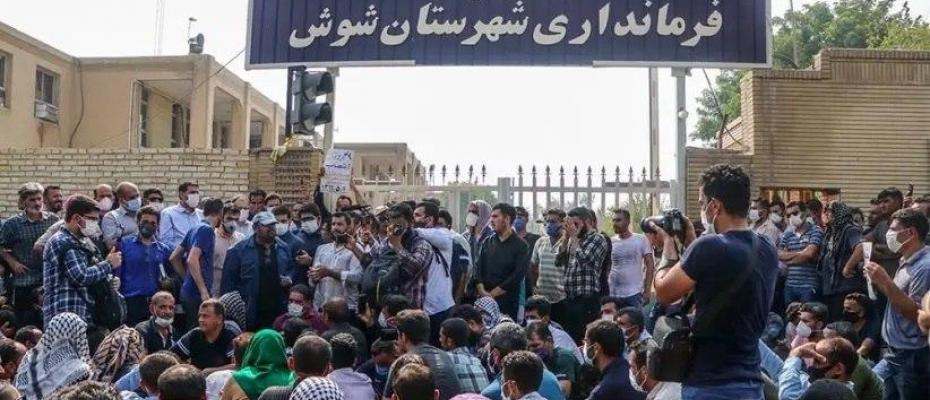 İran’daki büyük fabrikalarda işçiler greve başladı