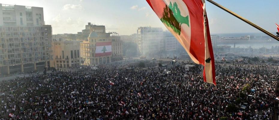 Lübnan’da İran rejimi ve Hizbullah destekli hükümet düştü