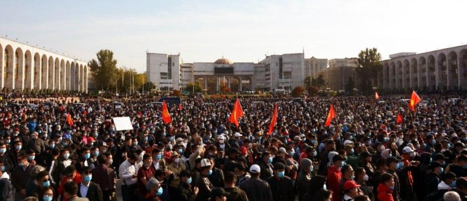 Kırgızistan’da protestolar ardından seçimler iptal edildi