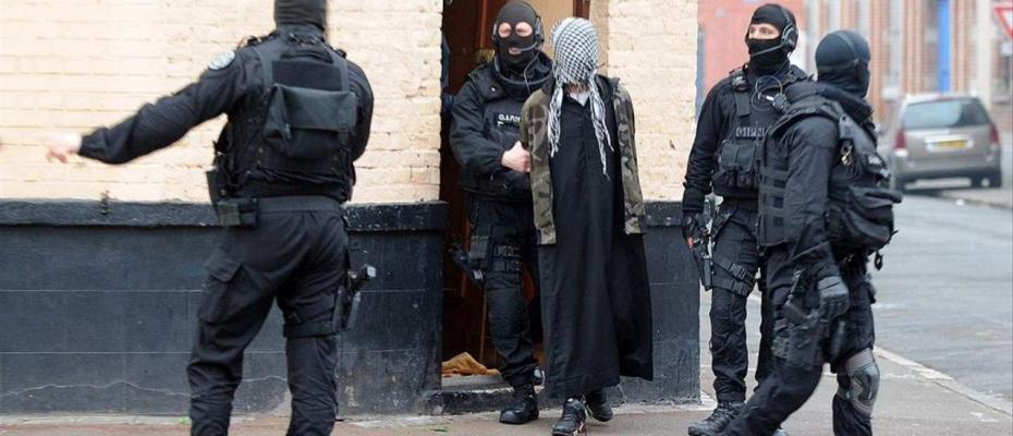 Fransa’da radikal İslamcılara karşı geniş çaplı operasyonlar