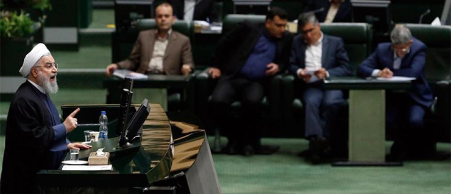 روحاني أثناء تواجده في برلمان بلادهِ