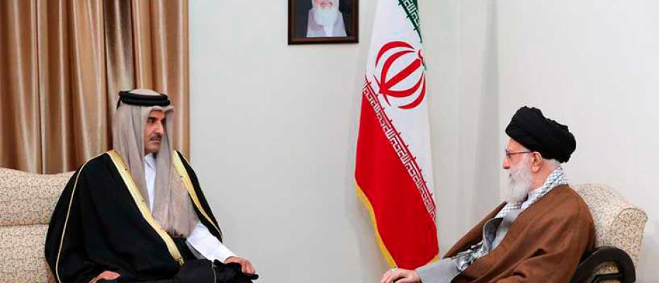 المرشد الإيراني علي خامنئي يلتقي في طهران أمير قطر تميم بن حمد آل ثاني