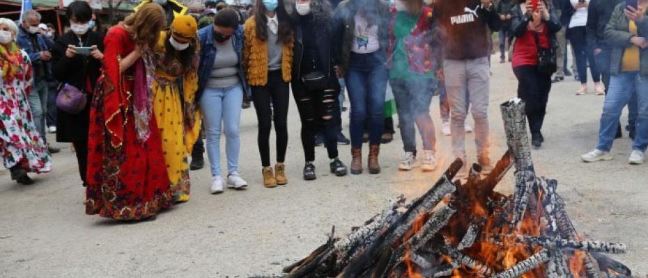 Newroz’da halay çeken 35 kişiye para cezası