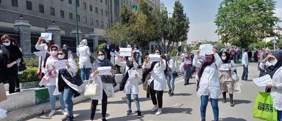 Iranian pharmacists protest over corruption