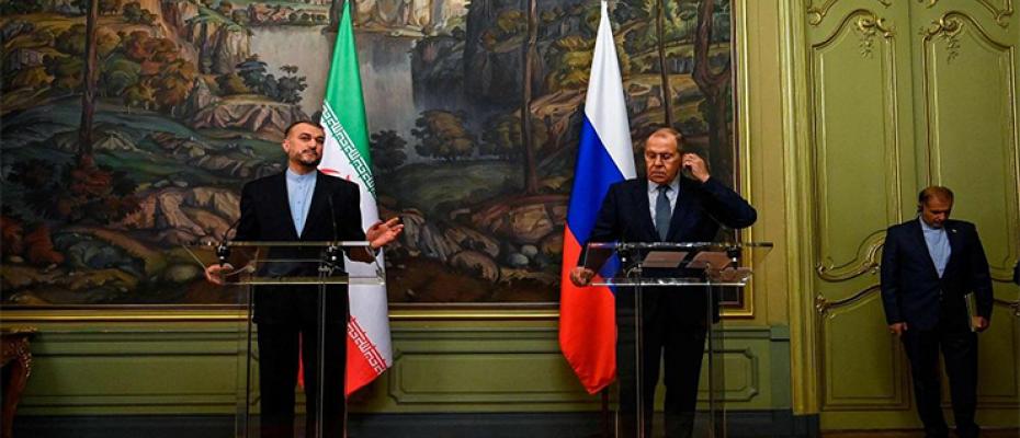 وزير الخارجية الإيراني يهدد من موسكو بالتصعيد