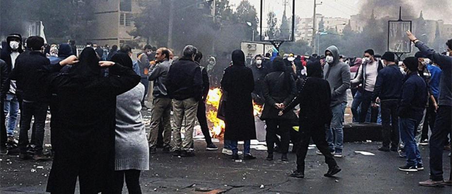 متظاهرين في إيران