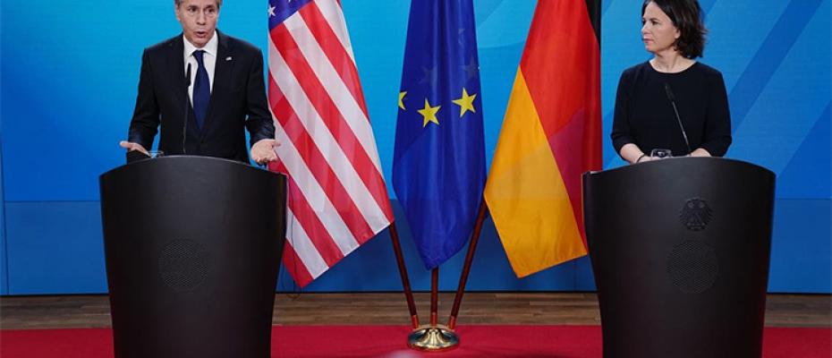 مؤتمر صحافي لوزيرة الخارجية الألمانية ونظيرها الأميركي في برلين