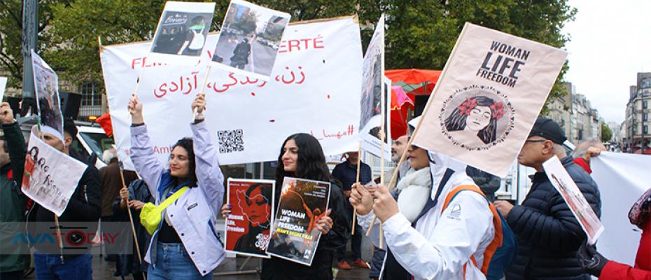 النساء يقدن الأحتجاجات الجماهيرية في إيران وخارجها