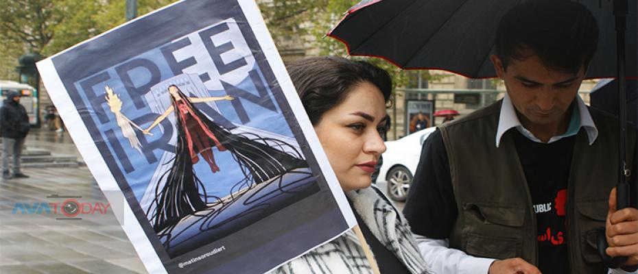 نساء تقدن احتجاجات الإيرانية