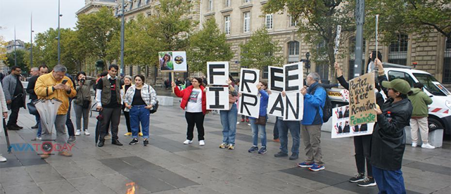 إيرانيات يحرقن الحجاب أحتجاجا لسياسات النظام القمعي