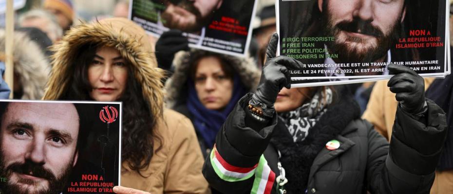 Brussels:Thousands protest demanding release of aid worker in Iran