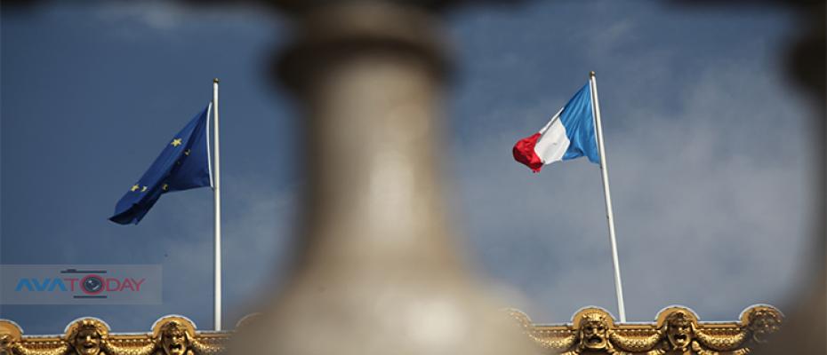العلم الفرنسي والاوروبي