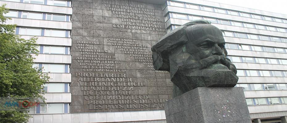 تمثال كارل ماركس في مدينة كيمنيس الألمانية