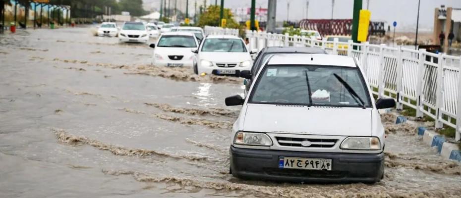 مانگی سووری ئێران: لە سێڵاوەکانی باشووری وڵاتدا حەوت کەس گیانیان لەدەستدا