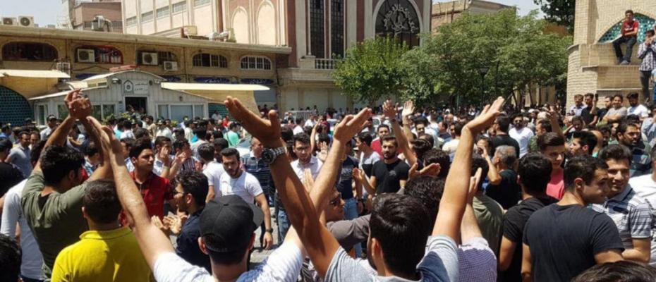 "آخوند باید گم بشه" شعار اصلی بازاریان معترض تهران است