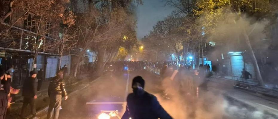 کاردانەوە نێودەوڵەتییەکان بۆ دۆخی ئێران؛ لە داوای گۆڕینی ڕژێمەوە تاوەکو نزای پاپ