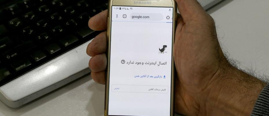 وزارت خارجه آمریکا با هشدار در این مورد که قطع اینترنت ابزاری در دست جمهوری اسلامی برای ساکت کردن معترضان است می‌گوید، به علاوه این اقدام روزانه بیش از ۳۷میلیون دلار به ایران خسارت وارد می‌آورد.