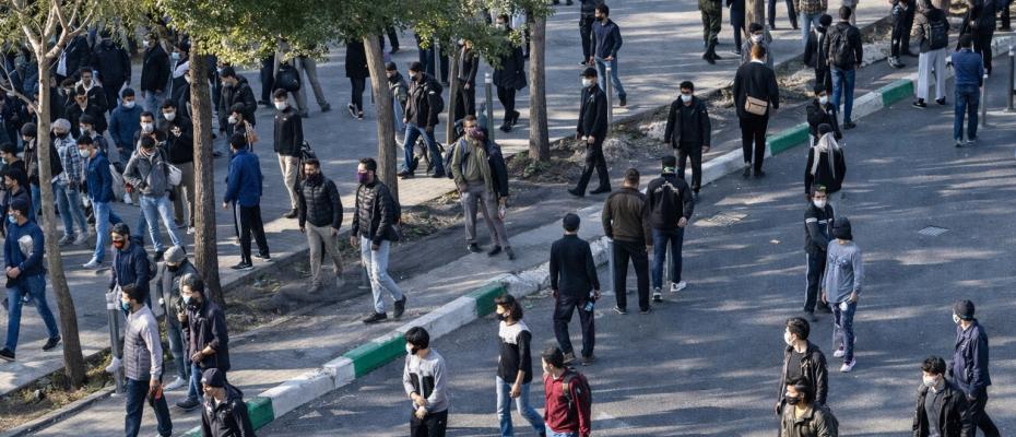 دولت استرالیا اعلام کرد در واکنش به «سرکوب بی‌رحمانه و گستردۀ اعتراضات در ایران»، ۲۰ فرد و سه نهاد زیرمجموعهٔ سپاه پاسداران انقلاب اسلامی را تحت تحریم‌های مالی هدفمند قرار داده است.