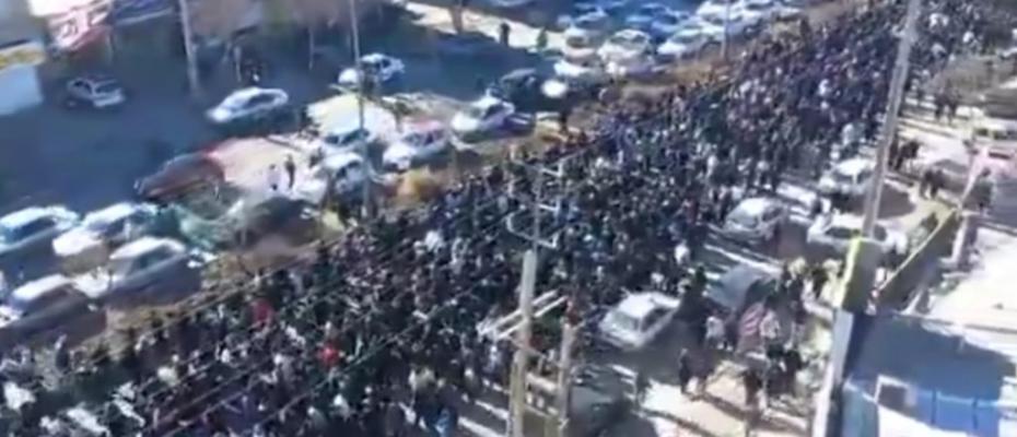 کشته شدن حداقل ٢٠٠ دانش آموز و ۱۰۰ دانشجو در اعتراضات اخیر ایران شدند
