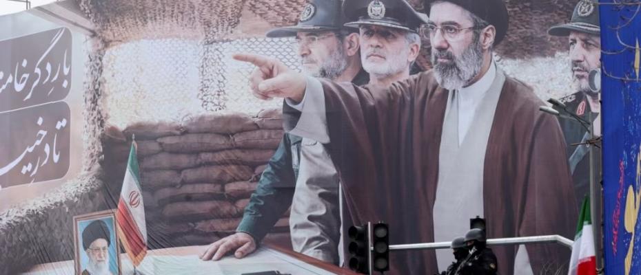 "مجتبی خامنه‌ای «همجنسگرا» است"